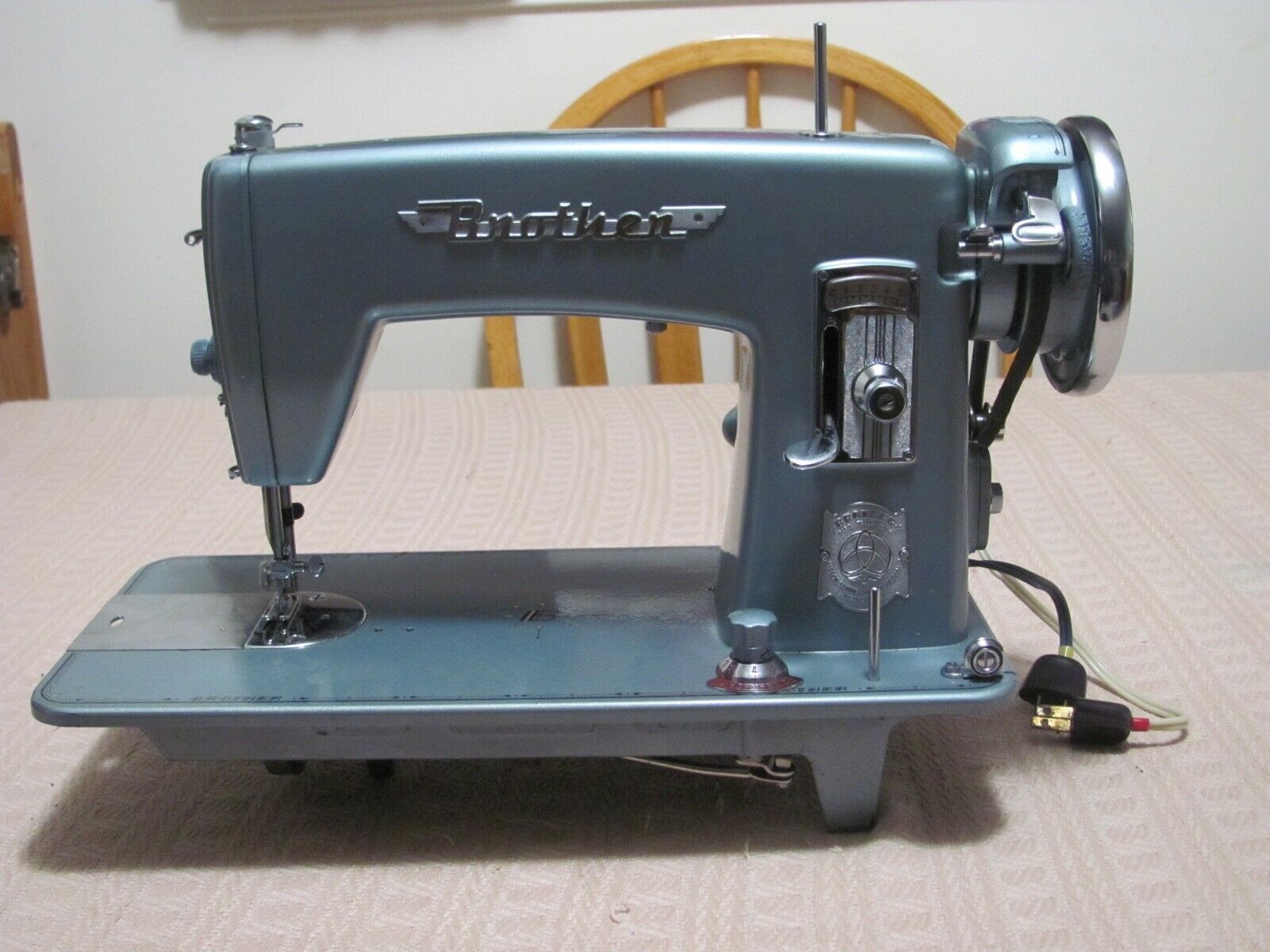 VINTAGE BROTHER JA-I / JC-1 ELECTRIC SEWING MACHINE FOR PARTS OR REPAIR