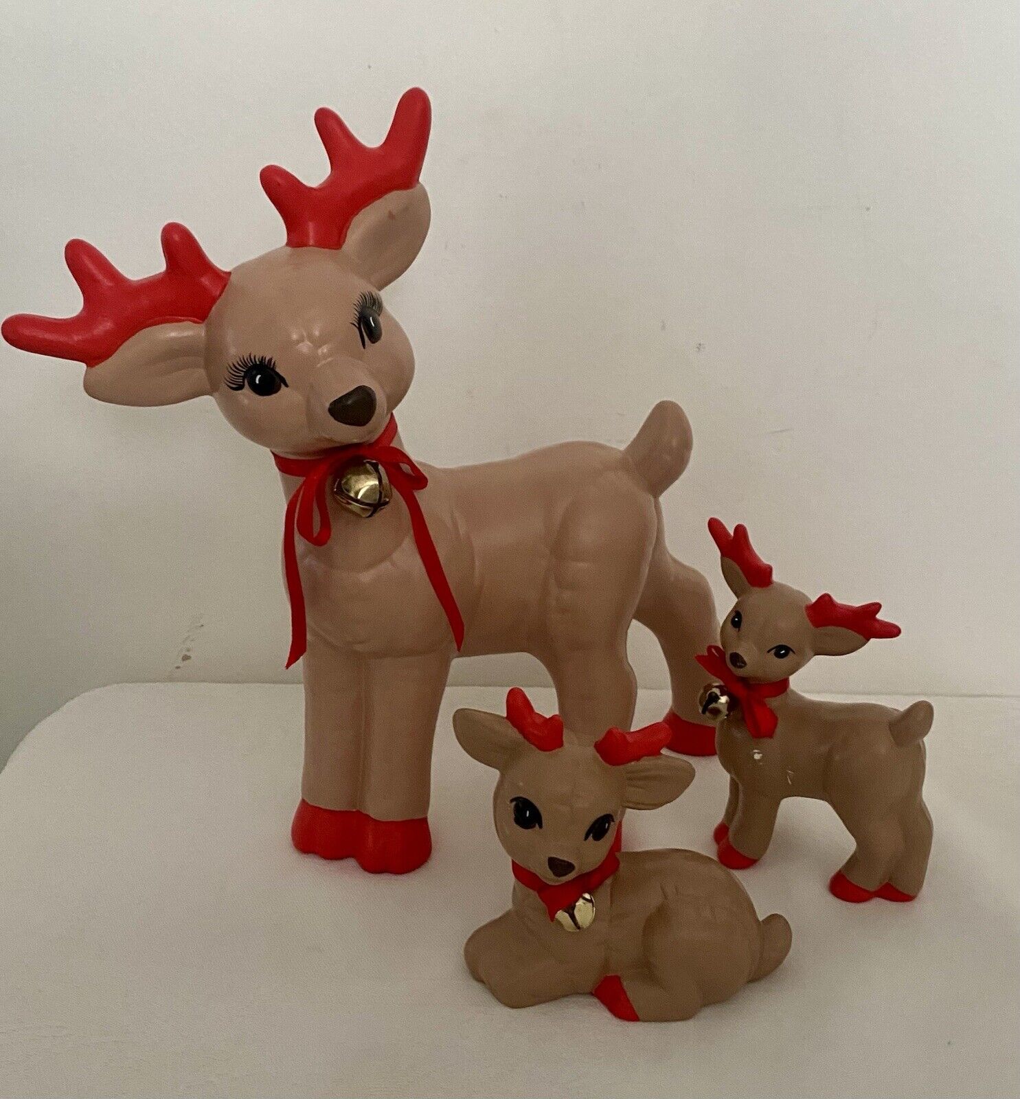 Kimple Mold Ceramic Christmas Reindeer Quilted Figurines Mama and Fawns 3 Piece