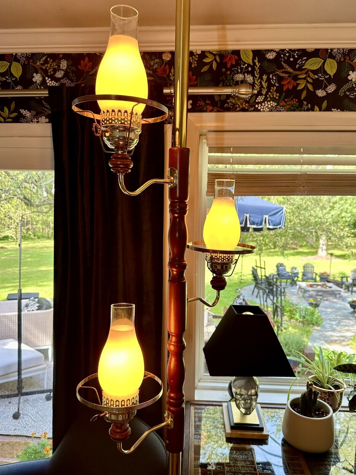 1960’s MCM Tension Pole Lamp, 3 Bulb W/2 Way Lighting Brown Wood W/Gold Accents
