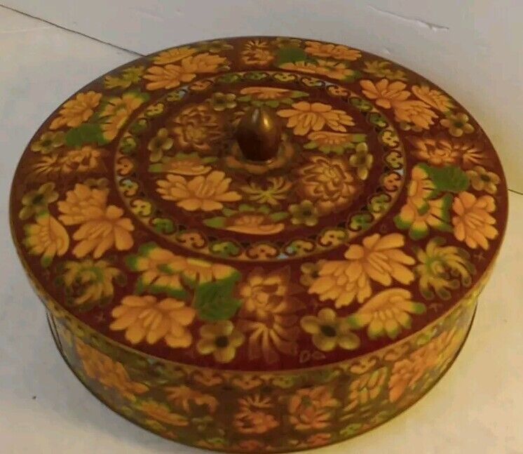 Vintage Daher Round Tin with Lid Made in England