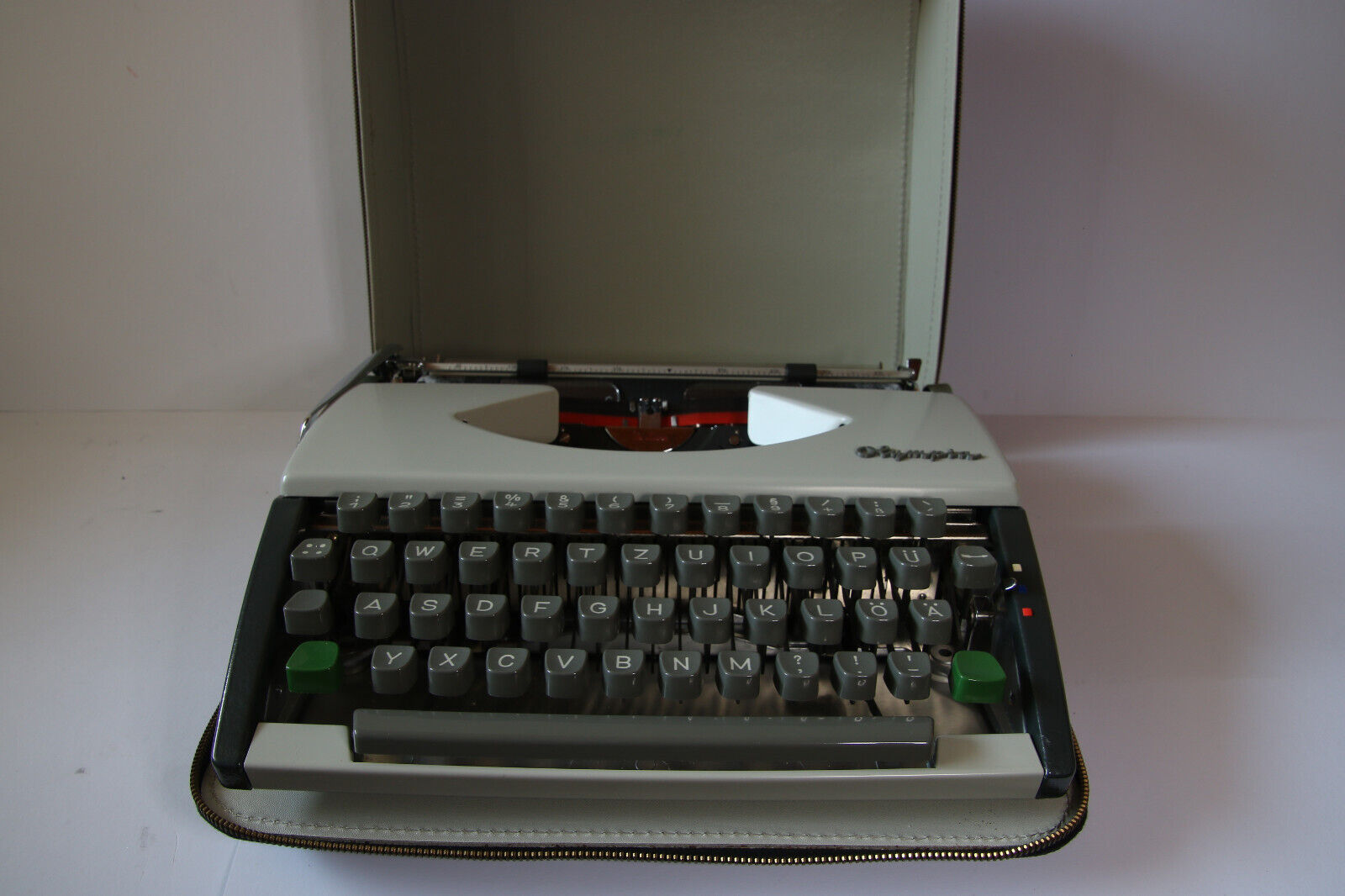 Vintage Olympia SF Deluxe  typewriter Made in Germany 1967  excellent condition