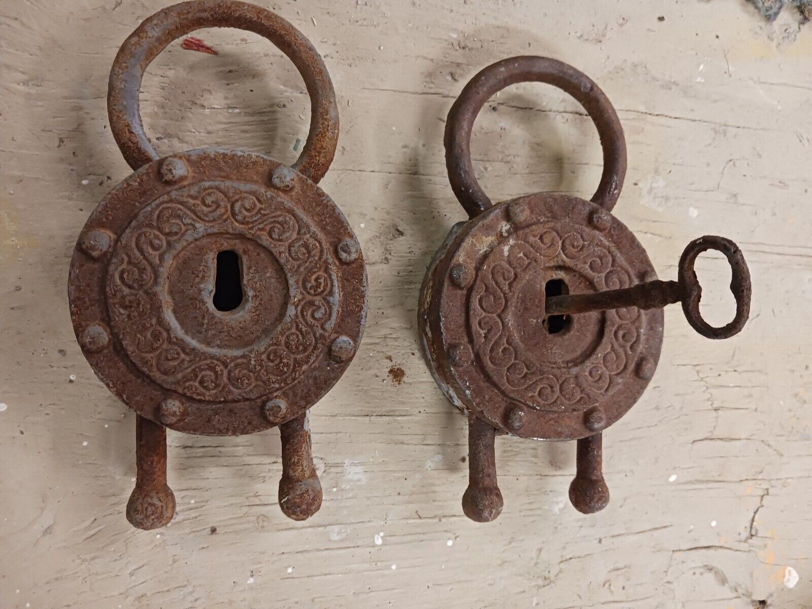 2 Vintage Cast Iron Skeleton Pad Locks W/ 1 Skeleton Key Rusted  Collectibles