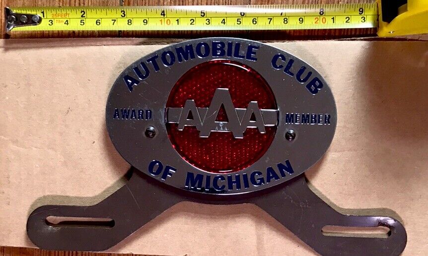 AUTOMOBILE CLUB OF MICHIGAN AAA AWARD MEMBER VINTAGE AUTO Badge
