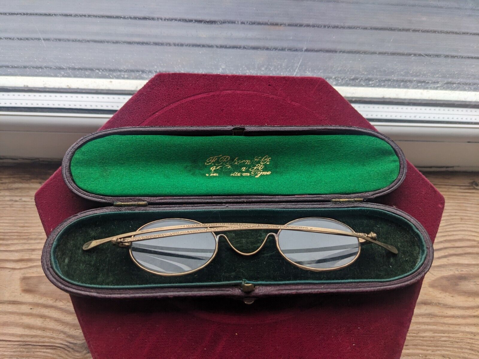 FINE PAIR OF ANTIQUE ENGLISH GOLD SPECTACLES BY FREDERICK ROBSON NEWCASTLE 
