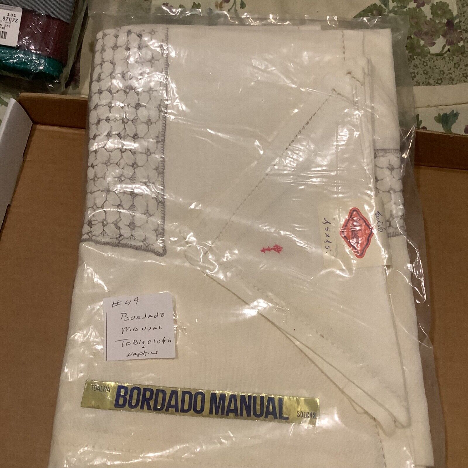 BORDADO A. MAO ORIGINAL EmbroideredTablecloth with 6 Napkins New in Pkg. READ