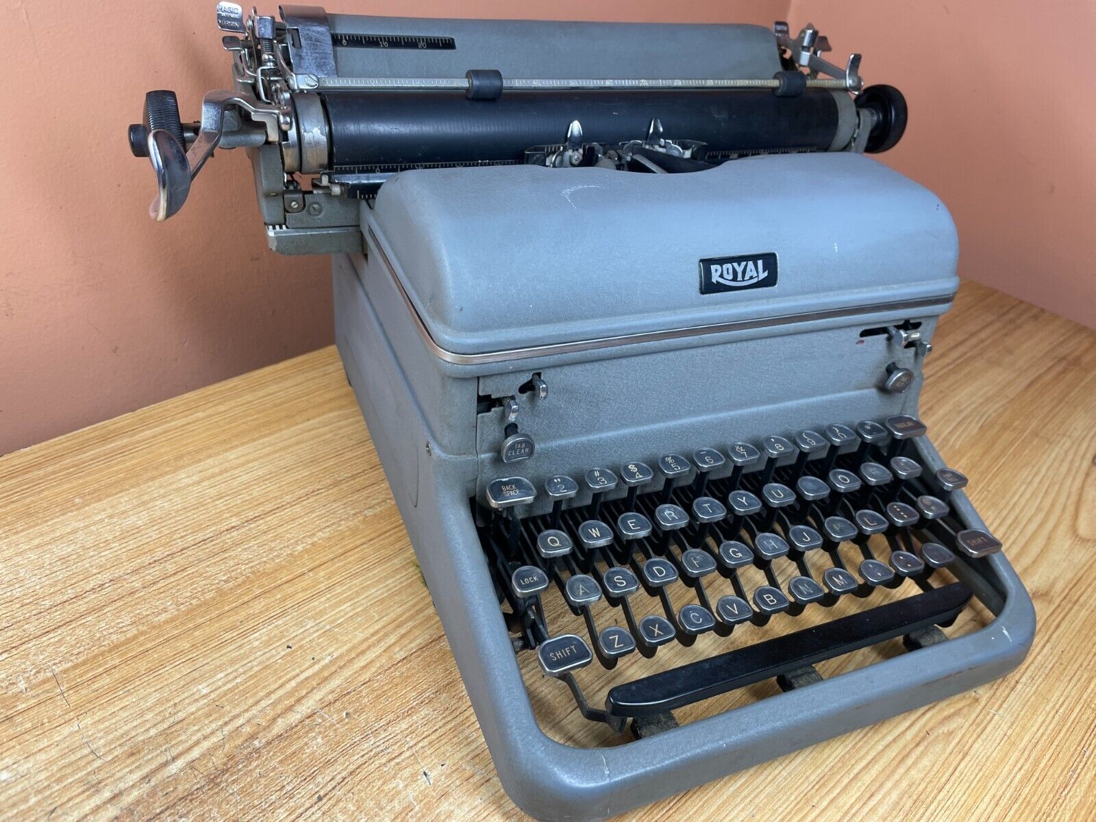 1950 Vintage Royal KMG Desktop Typewriter Working w New Ink (Elite)