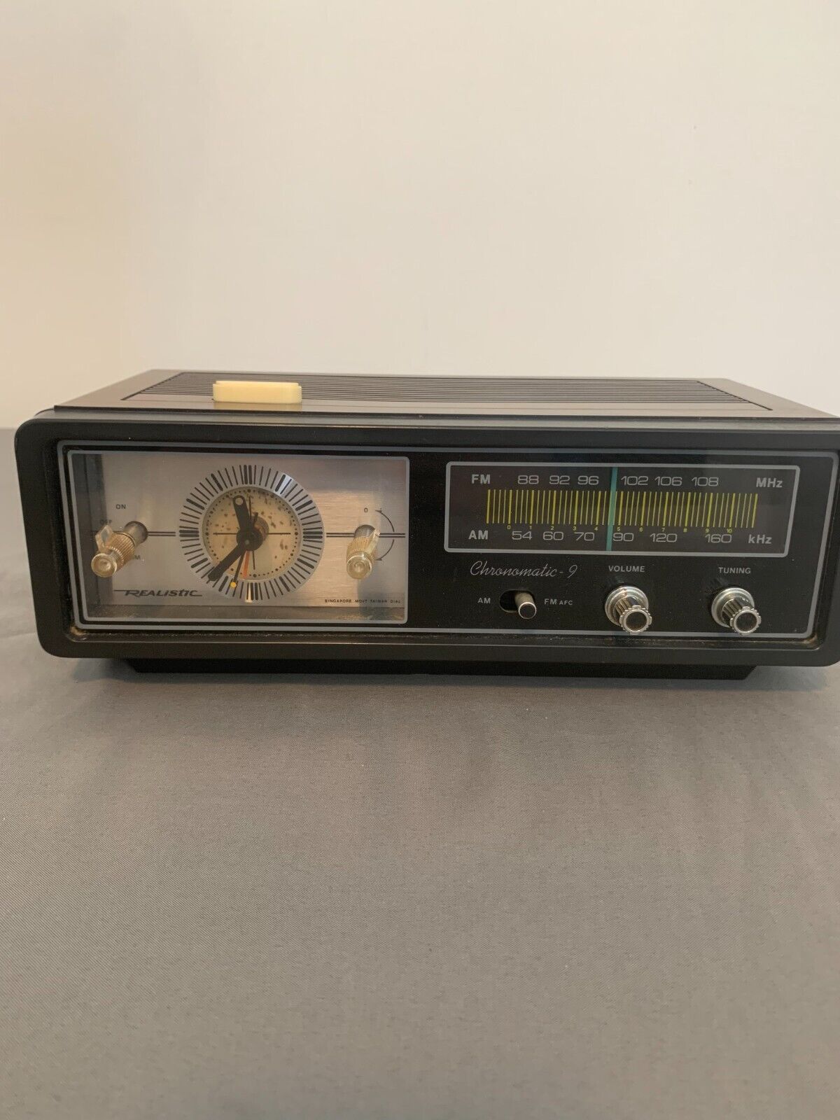 Vintage Realistic Chronomatic 9 Analog AM/FM Alarm Clock Radio 12-1454 VERY RARE