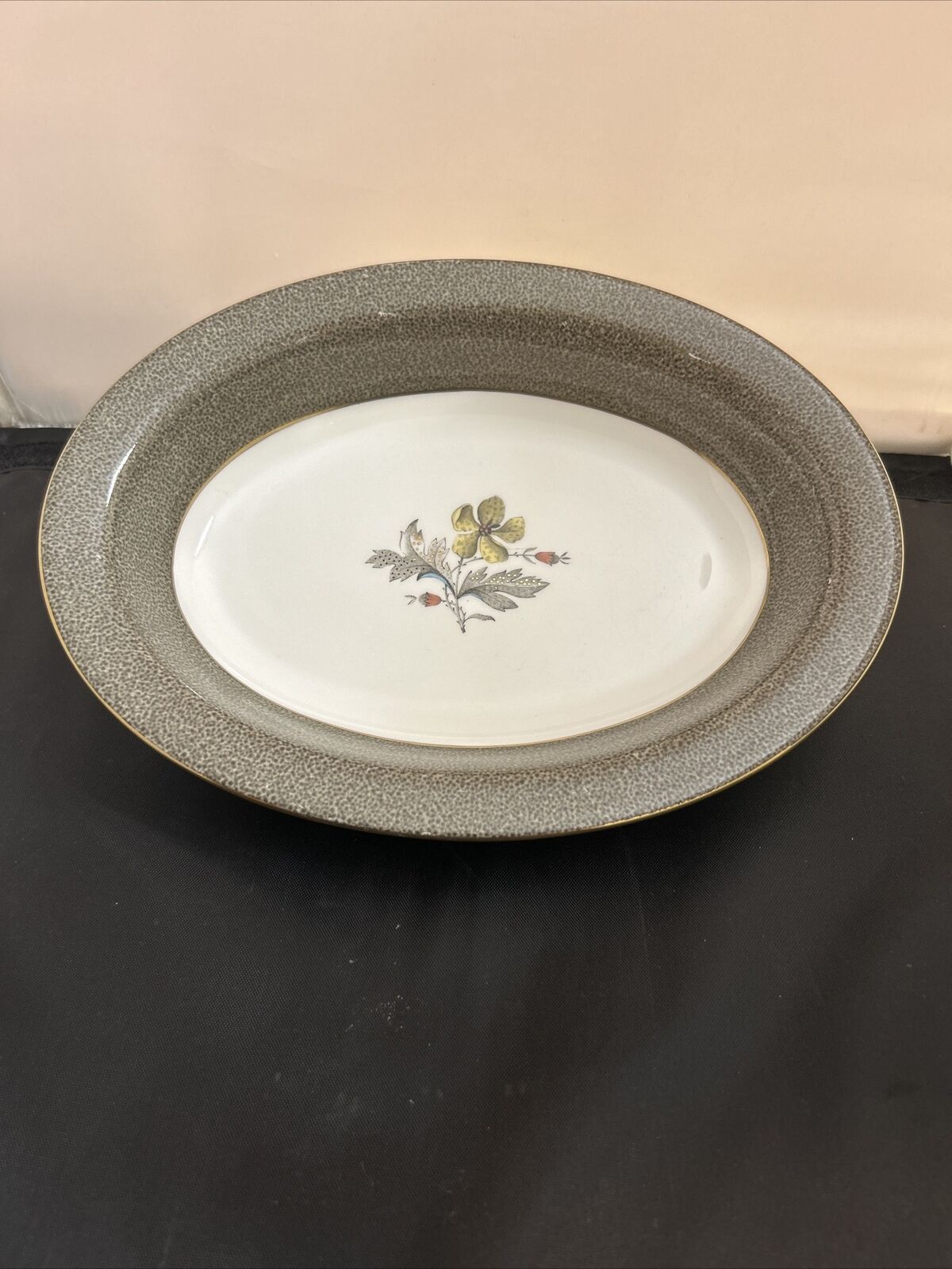 Wedgewood 10 inch Oval serving bowl flower England gold leaf Porter Engraved M6