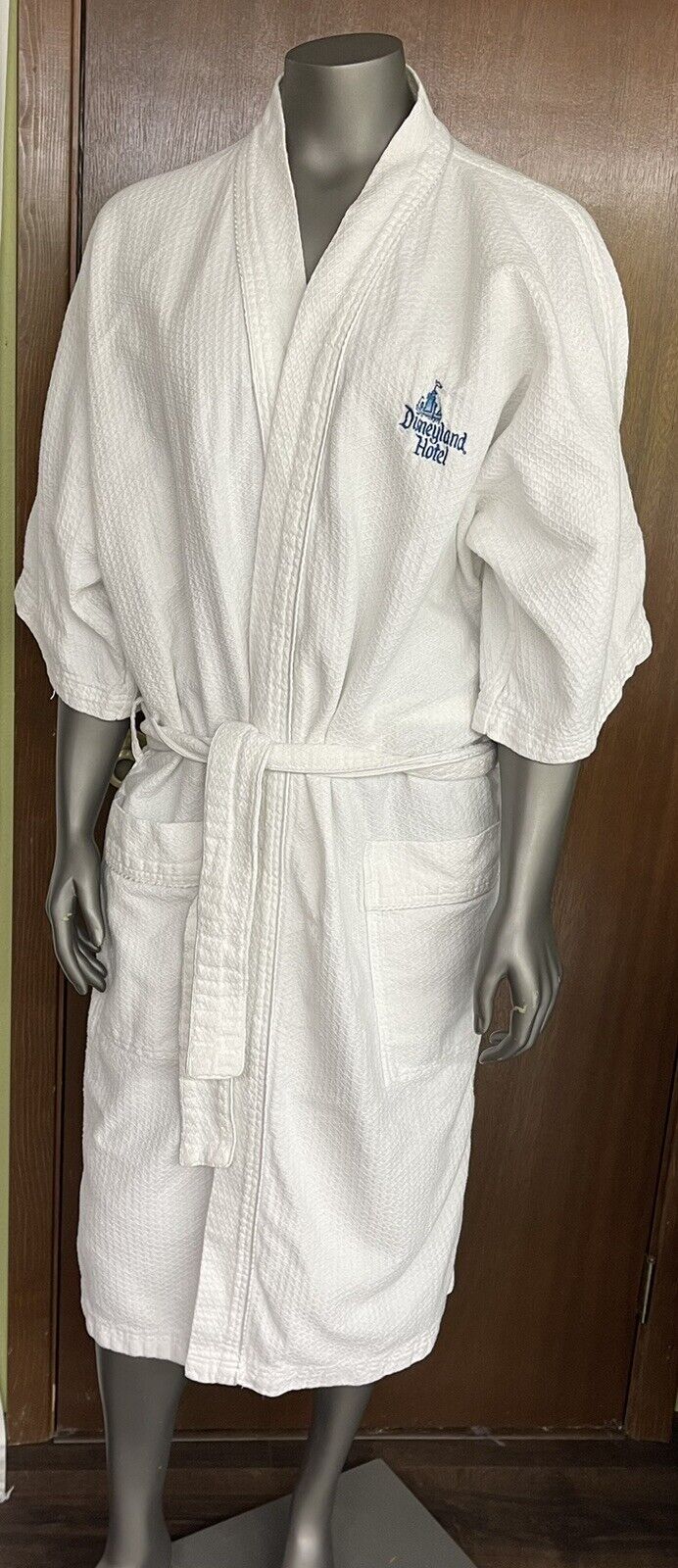 NEW Disneyland Hotel White Waffle Weave Bath Robe L/XL