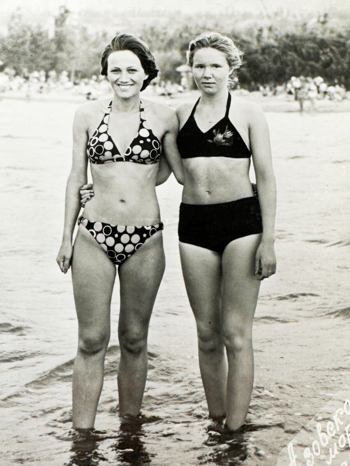 1979 Slender Pretty Woman Hugging at waist Bikini Beach ORIGINAL Vintage Photo