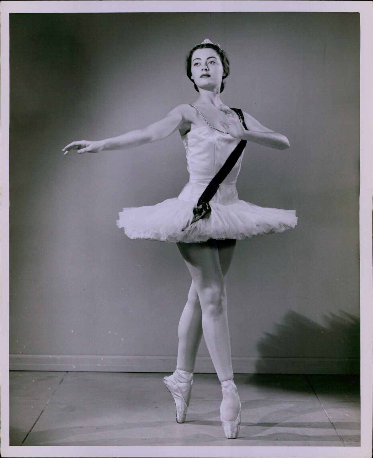 LG808 60s Original Ewing Galloway Photo GRACEFUL BALLERINA Leggy Ballet Dancer