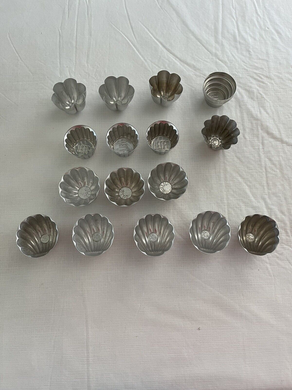Lot of 16 Vintage Aluminum Individual Jello Molds Tart Tins Baking Cups