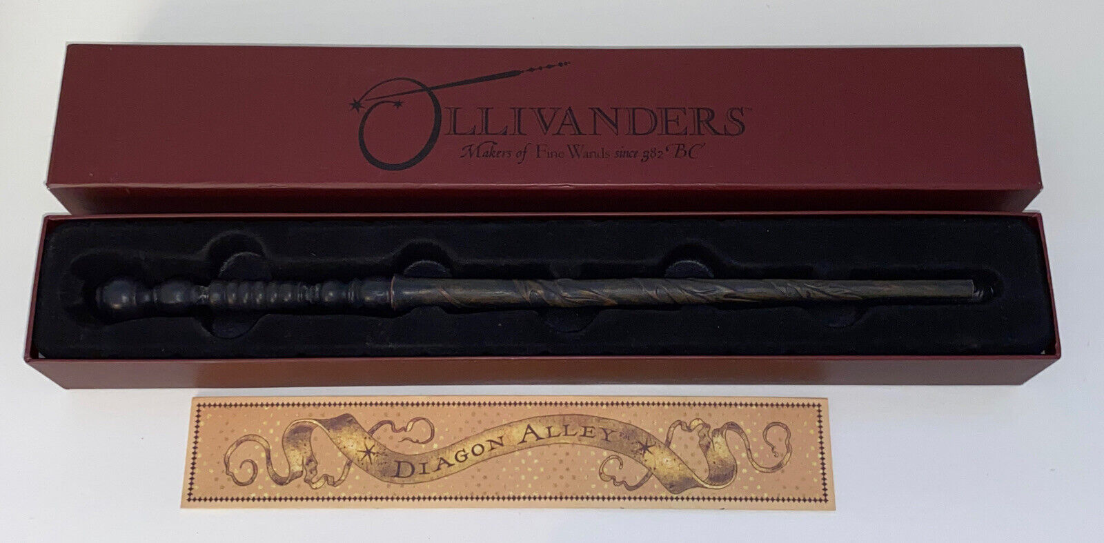 2014 Wizarding World Of Harry Potter Ollivanders Wand Ash W/ Map