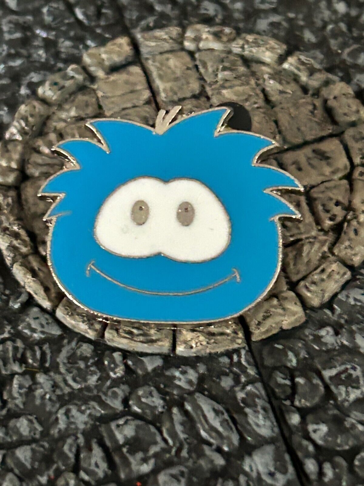 Blue Puffle Booster Club Penguin 2009 Disney Collectible Trader Pin