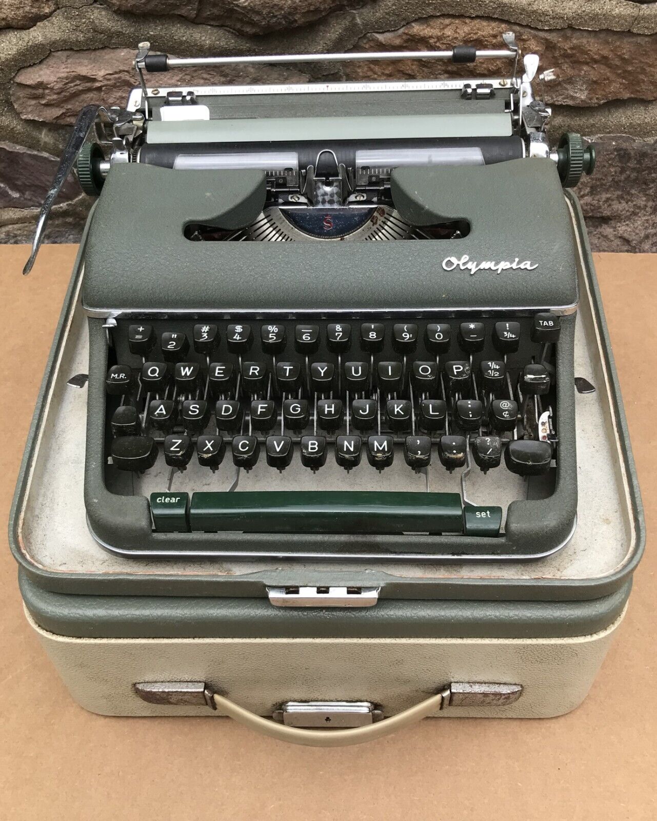 OUTSTANDING Vtg. 1960 Olympia SM4 Signature S Green Portable Typewriter w/Case