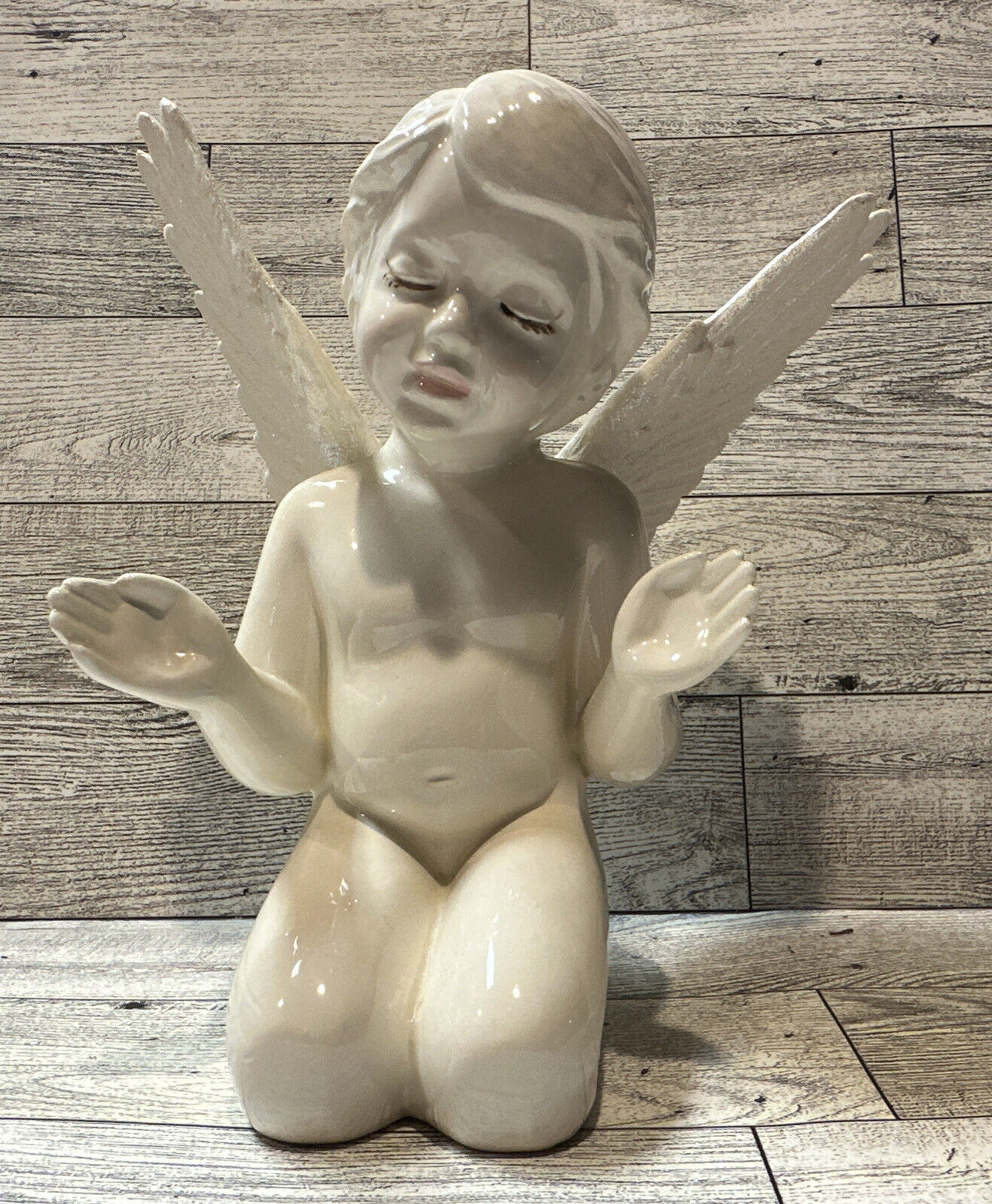 Ceramic Angel Cherub 7x6” Kneeling w/ Glitter Wings Vintage Signed BE