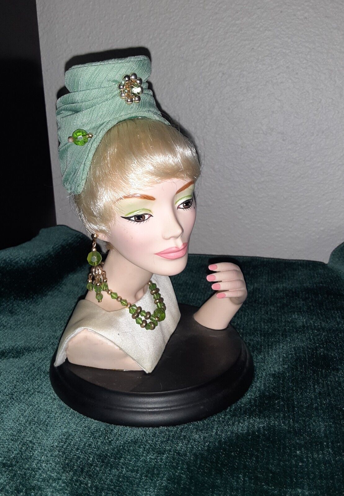 Vintage D.A.E. Originals Extravagance in Doll Design Lady Head Fashion Bust EUC