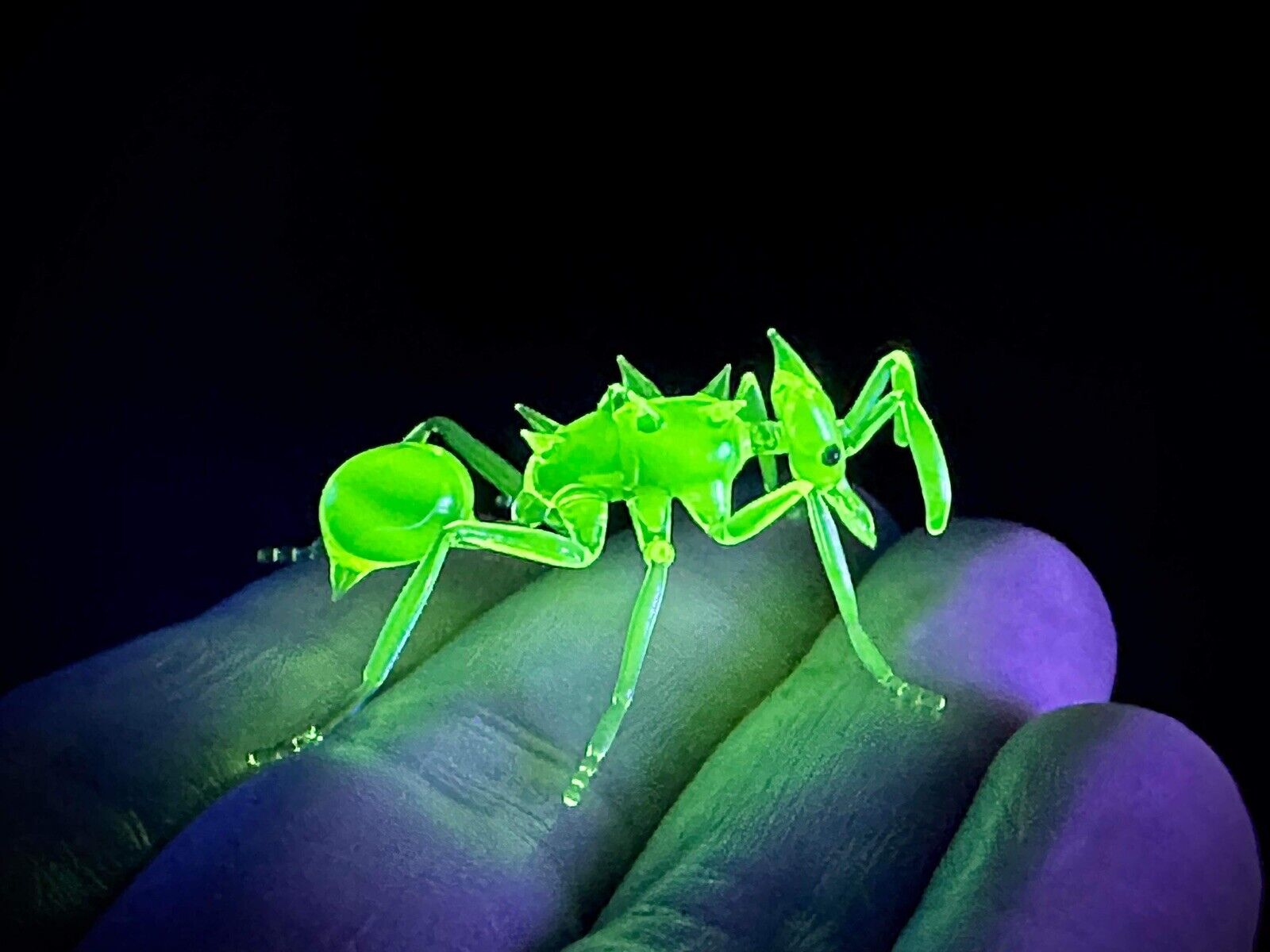 Uranium Glass Vaseline Glass Leaf Cutter Ant 🔥 🔥 🐜 🐜
