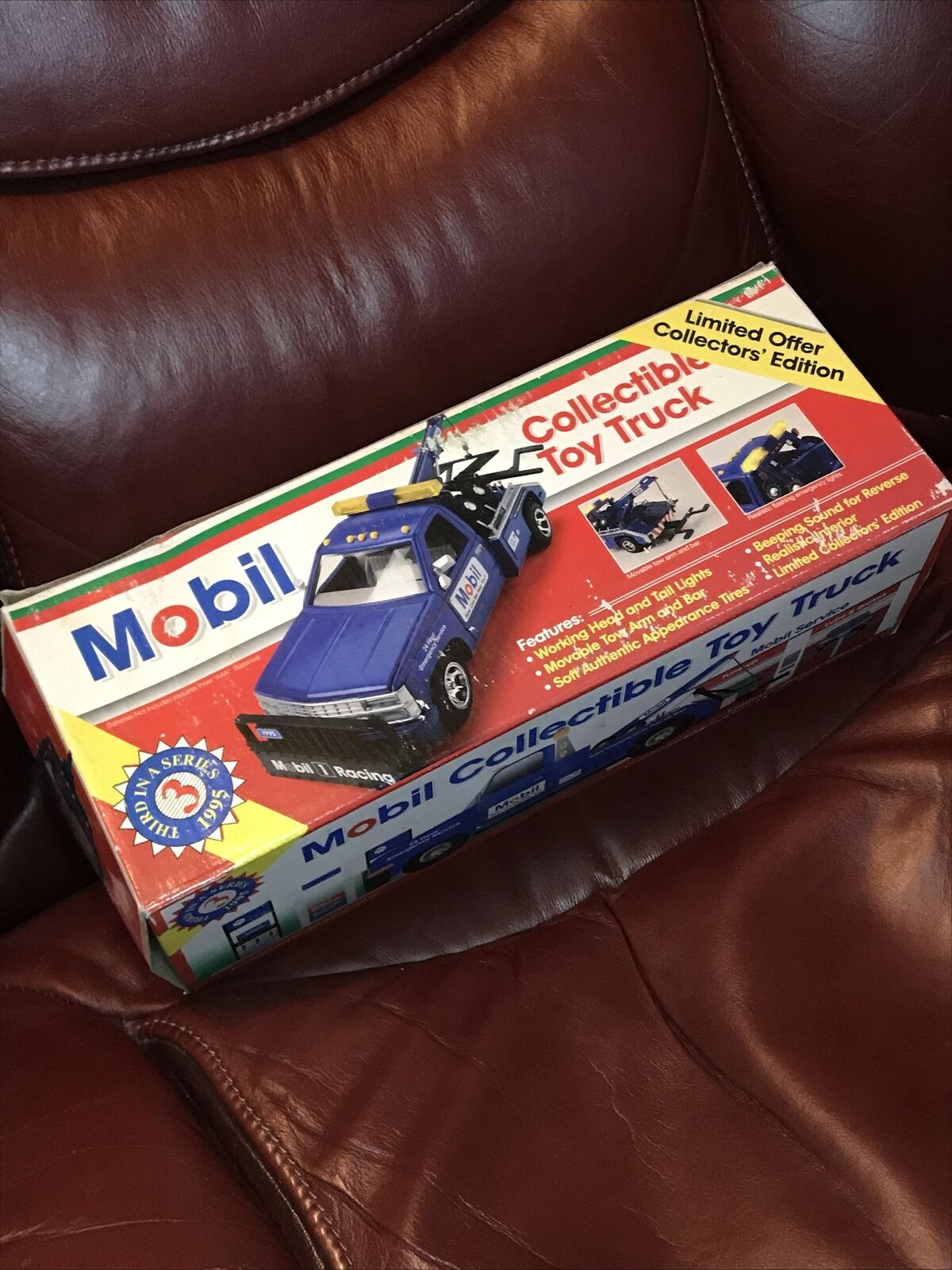 Mobil Tow Truck 1995 Wrecker Toy 1:24 Scale Third Series Collectable Osterman