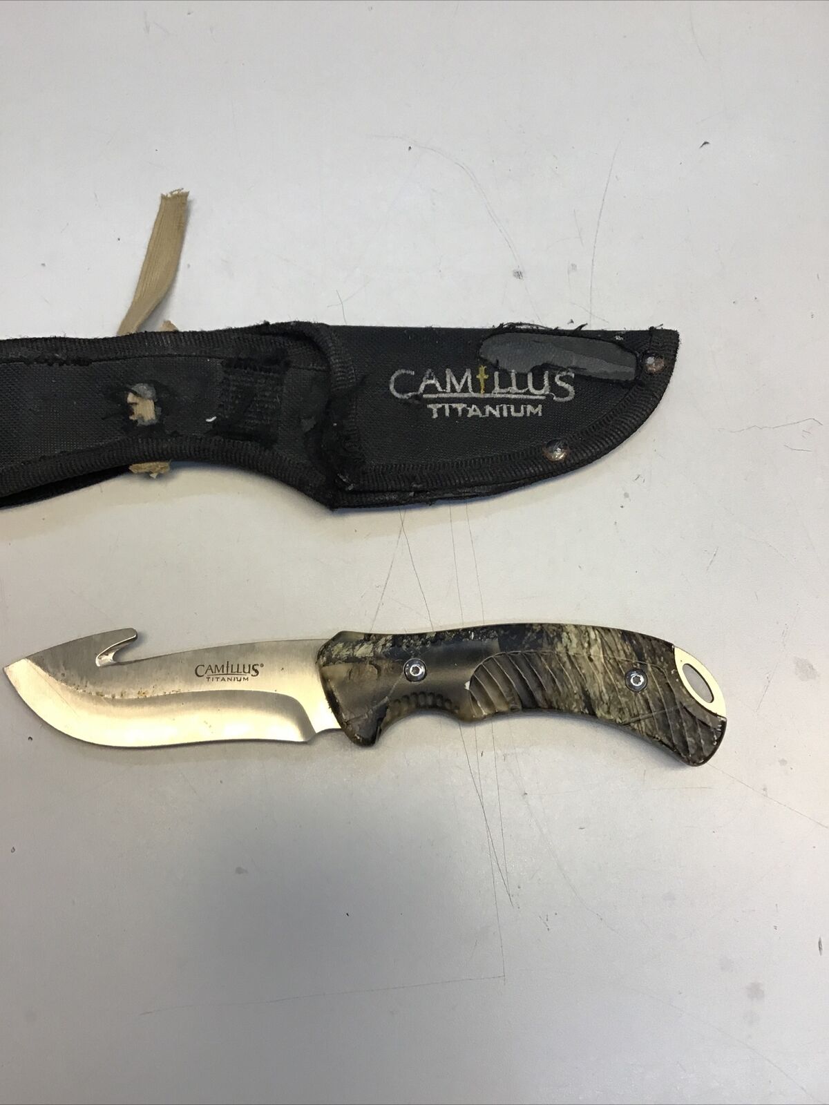 Camillus Fixed Blade Gut Hook Knife With Sheath