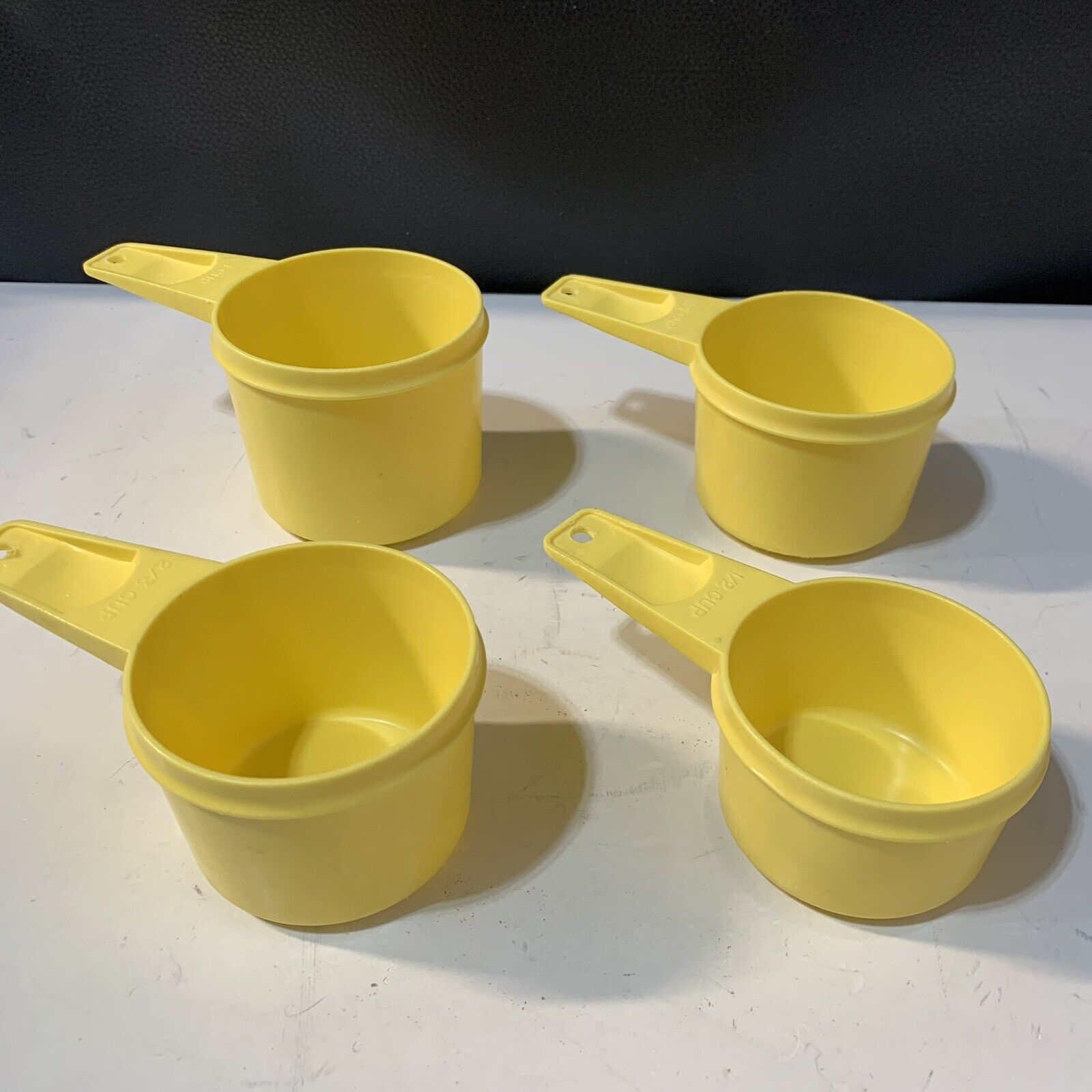 VTG Tupperware 1 C, 3/4 C, 2/3 C 1/2 Cup Yellow Measuring Cup Set Of 4, 4761-7