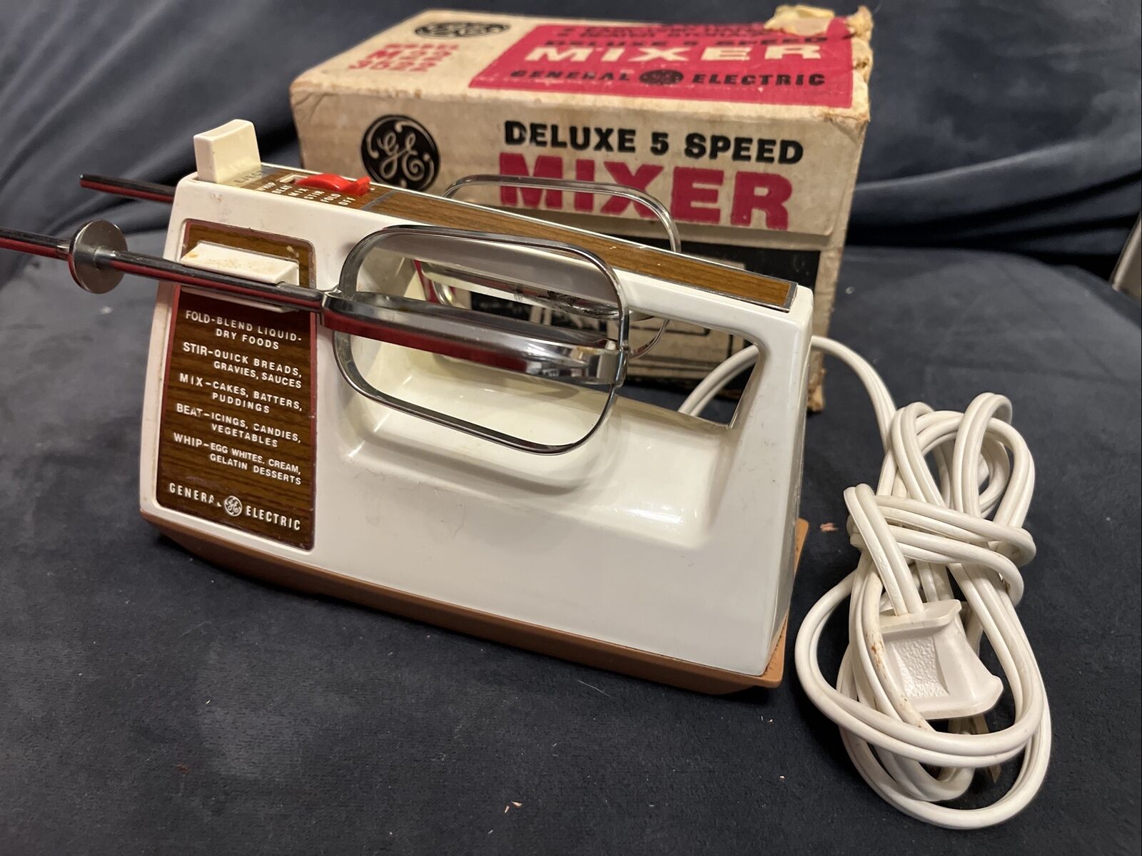 Vintage GE General Electric Deluxe 5 Speed Mixer M22 3522 ALMOND IN BOX USA