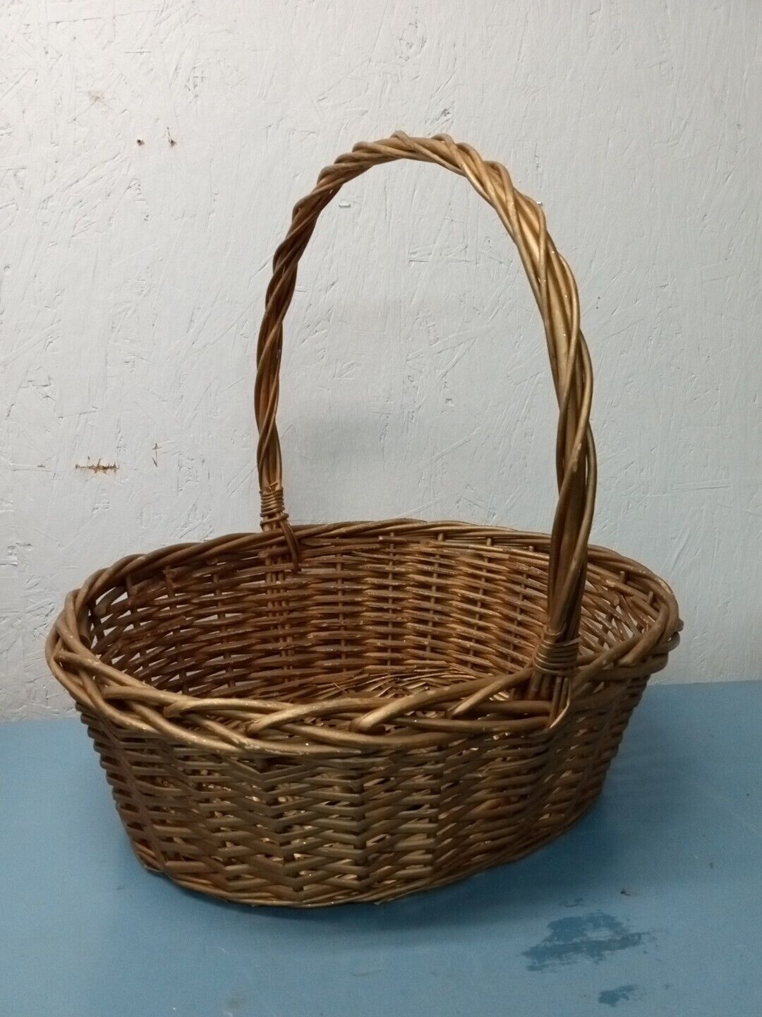 Vintage Sparkly Woven Wicker Basket (LL)
