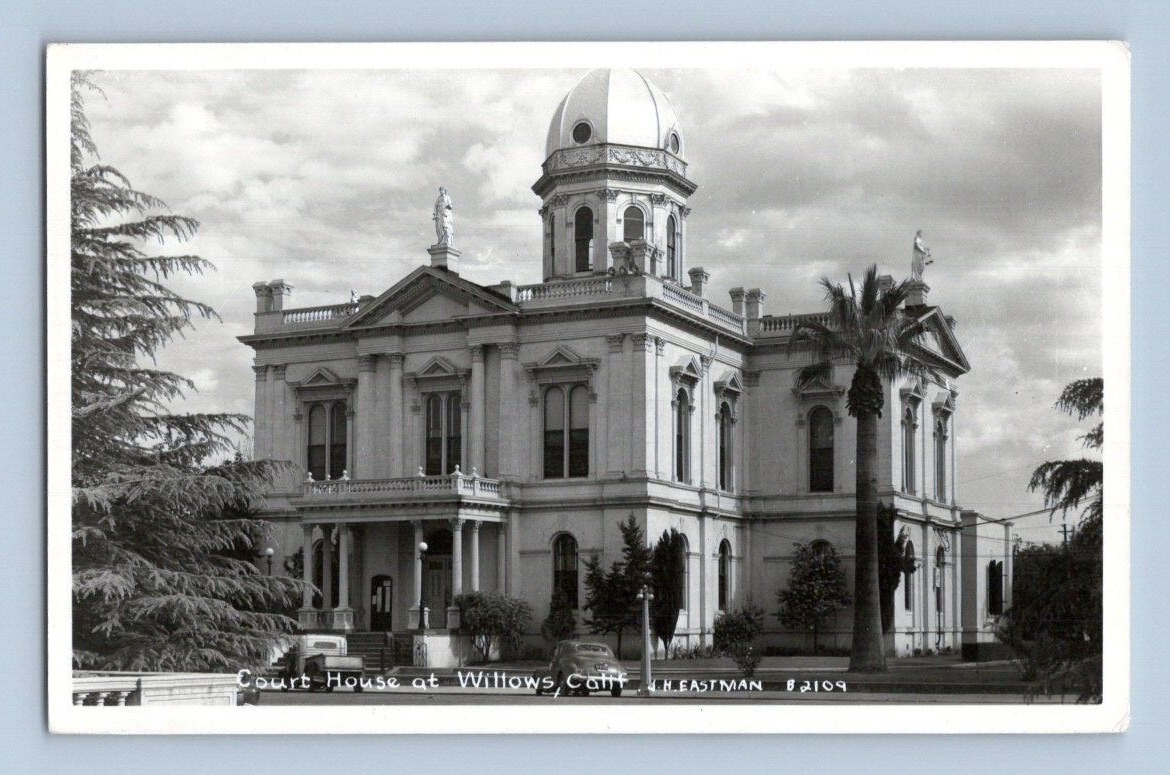 RPPC 1940\'S. WILLOWS, CALIF. COURT HOUSE. POSTCARD. SL31