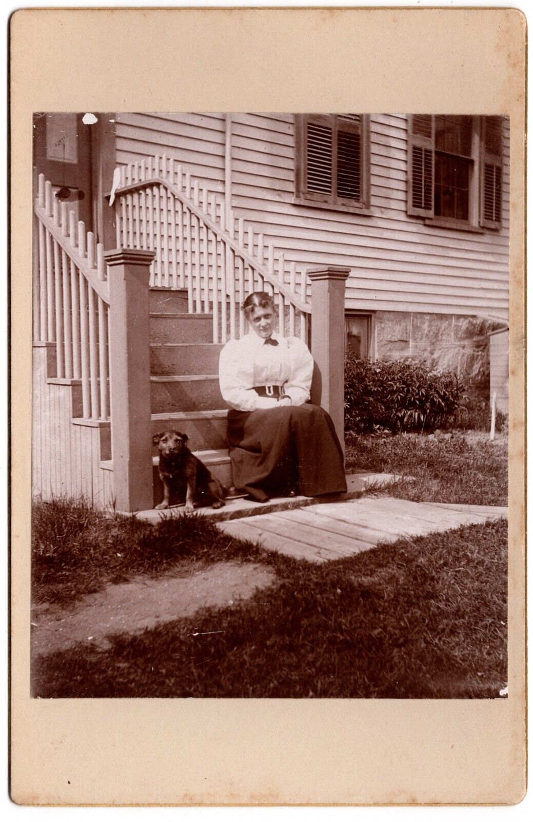 CIRCA 1890s CABINET CARD GORGEOS YOUNG LADY IN DRESS ON PORCH WITH SMALL DOG