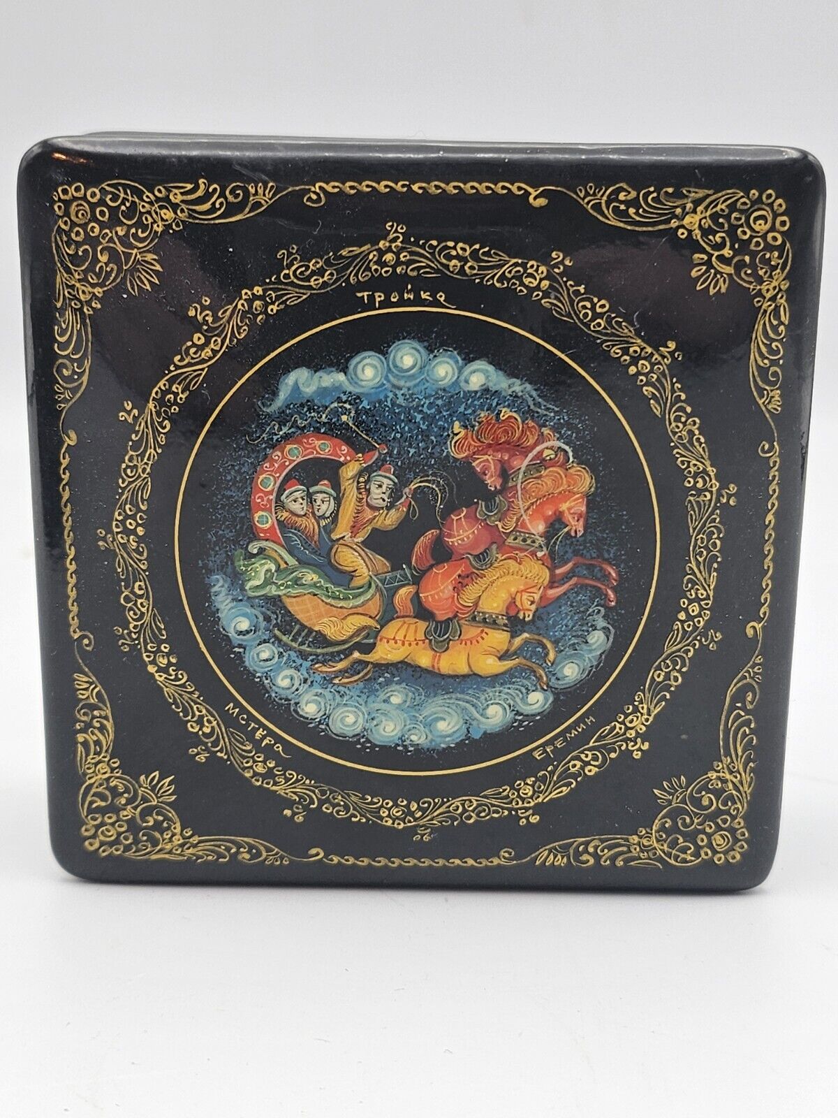 Signed Russian Palekh Black Lacquer Hand Painted Trinket Box Horses Sleigh