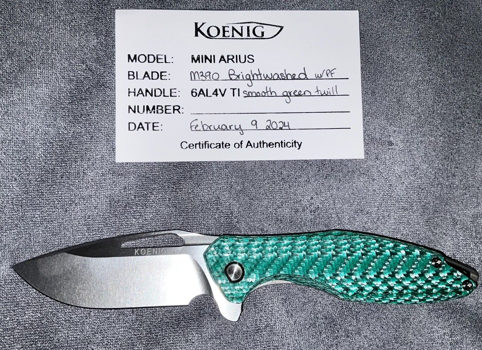 Koenig Knives - Arius Mini  - Green CF / Ti / M390