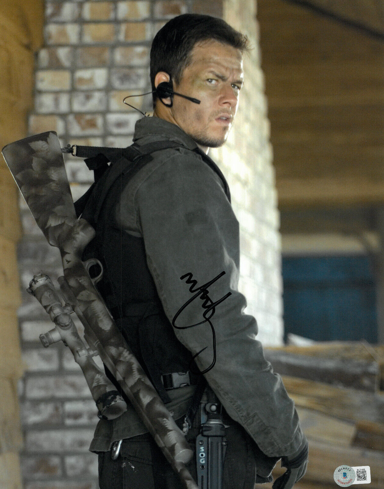 Mark Wahlberg Signed Autograph Shooter 11x14 Photo Beckett BAS