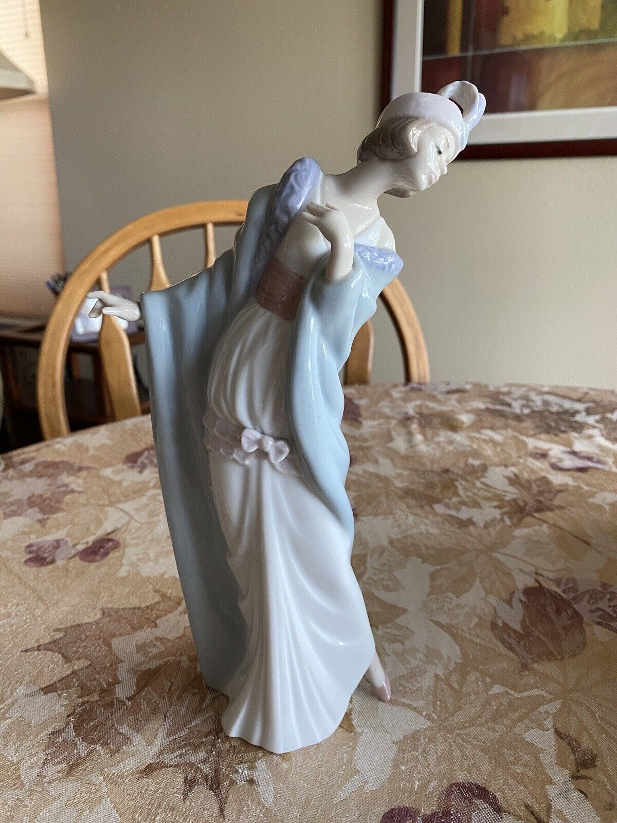 RETIRED 1998 ‘THE FLIRT’ LLADRO Porcelain Figurine. item# 01005789