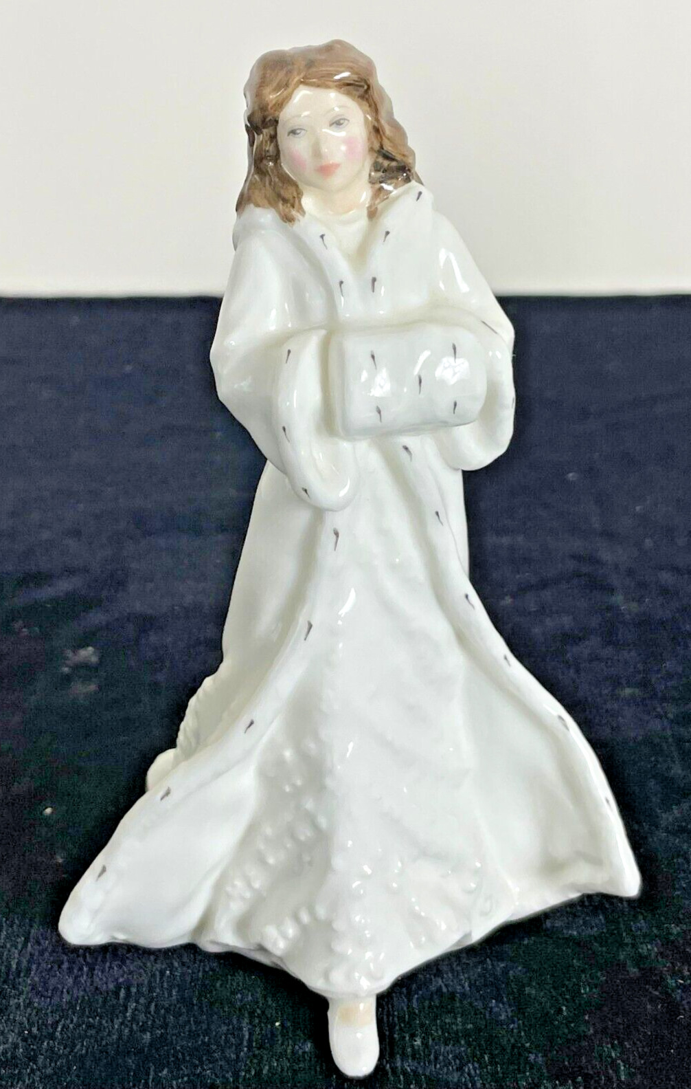 Royal Doulton CHRISTMAS DAY #HN3488 Porcelain Figurine White Dress limited 