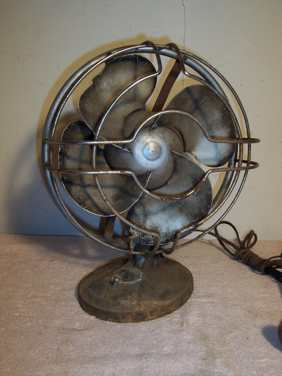 Antique Oscillating Gilbert Art Deco Table Fan for Parts