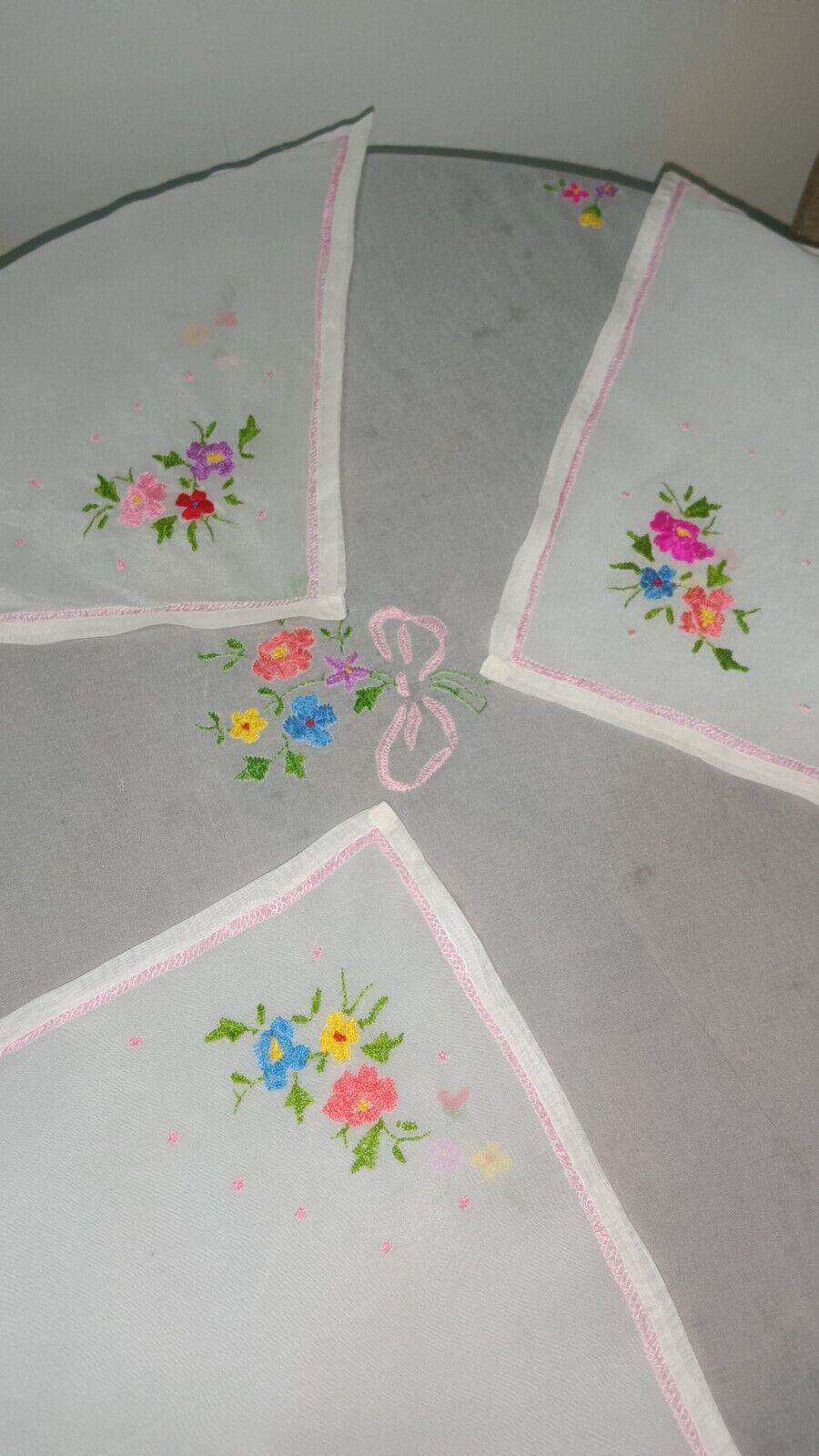 EMBROIDERY SILK FLORAL SQUARE TABLECLOTH & 3 NAPKINS HANDMADE 30 X 30 VINTAGE