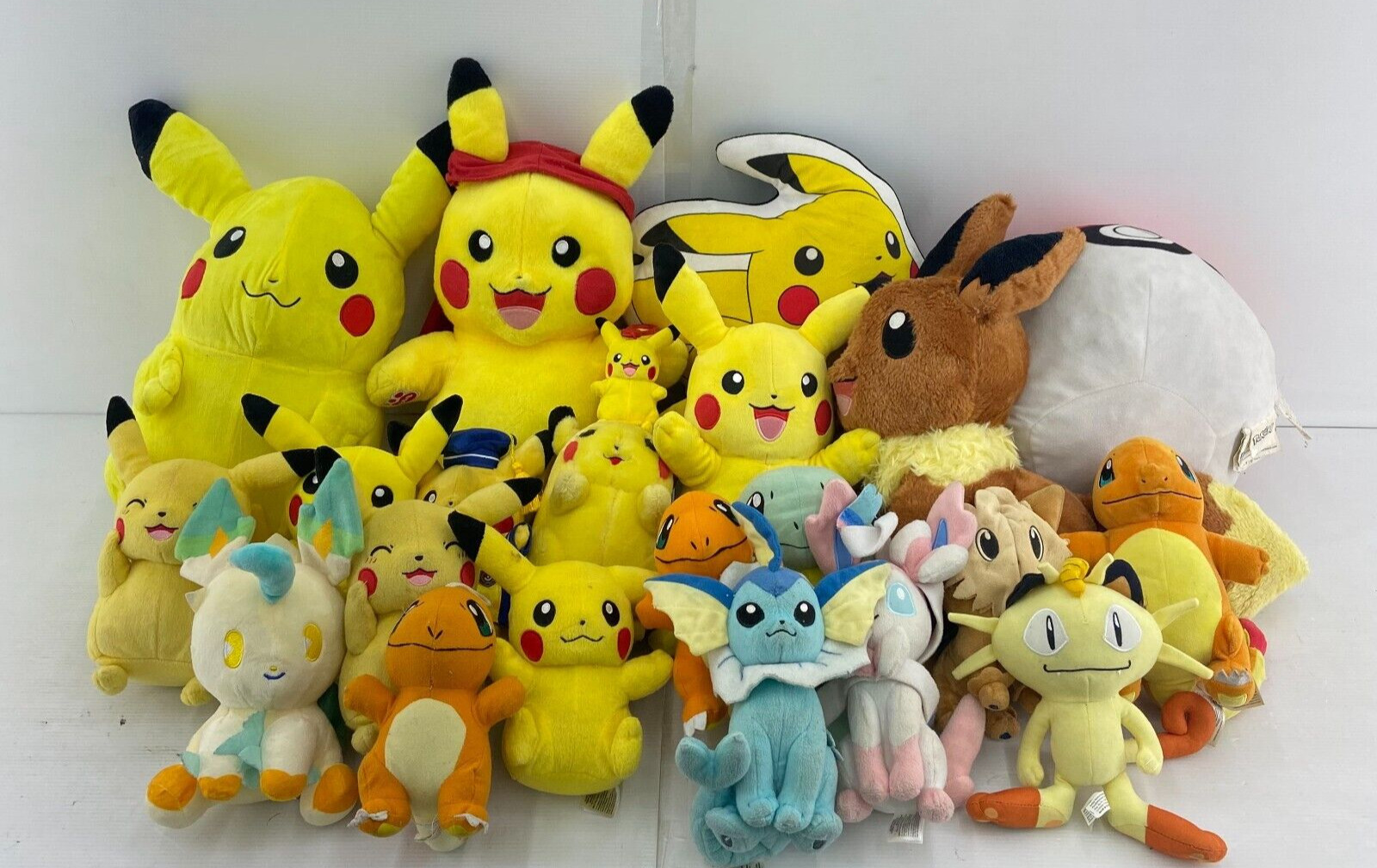 LOT of 22 Pokemon Plush Collectibles Toys Cute Pikachu Bulbasaur Squirtle Dolls