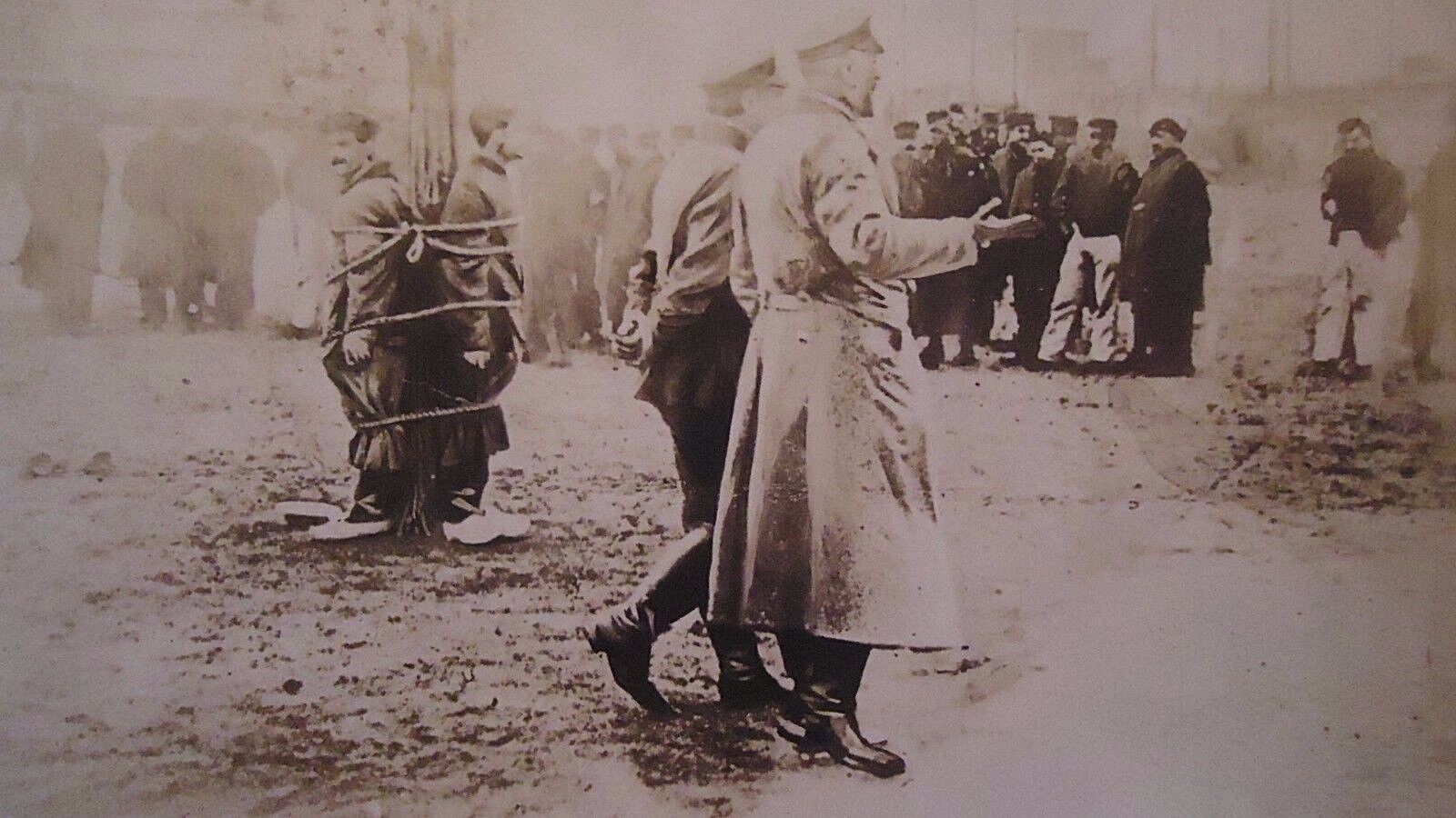 World War 1 Postcard - Commander of Camp Soltau - Two Prisoners DEUTSCHE KULTUR