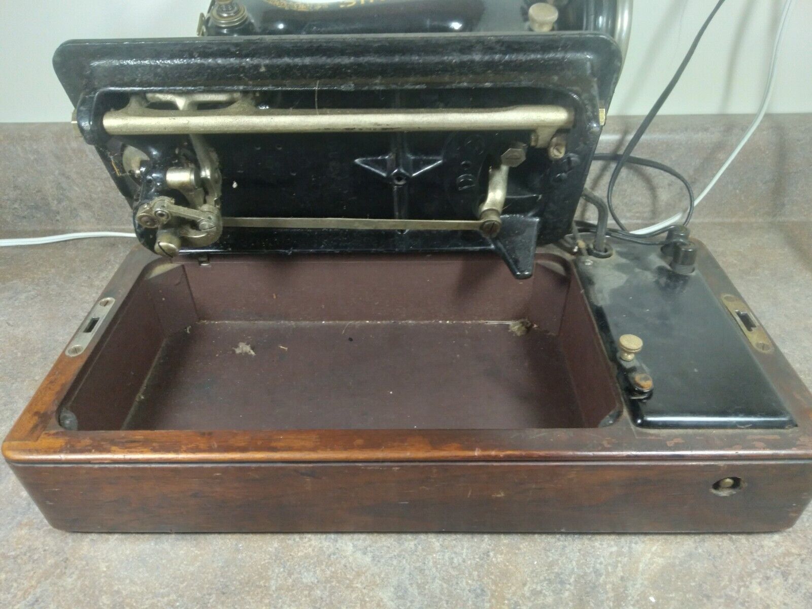 Vintage Singer Sewing Machine Model 99 with Wooden Case