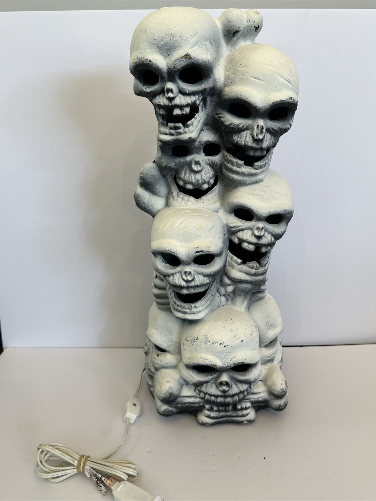 Trendmasters Skull Totem Foam Blow Mold Lamp Light Halloween 1993 Halloween 19”
