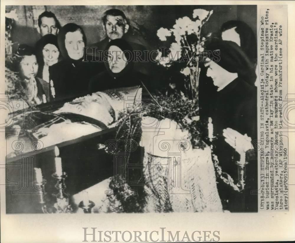 1960 Press Photo Alojzije Cardinal Stepinac surrounded by mourners in Krasic