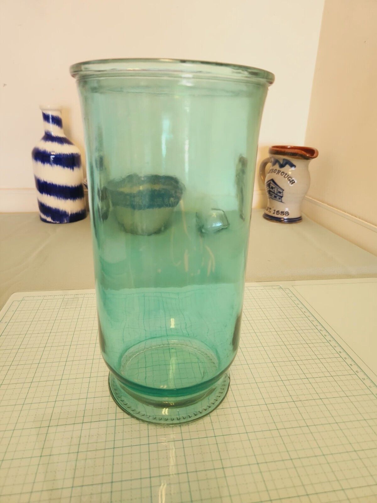 Teal  Glass Vase  PRE-OWNED  GOOD CONDITION 
