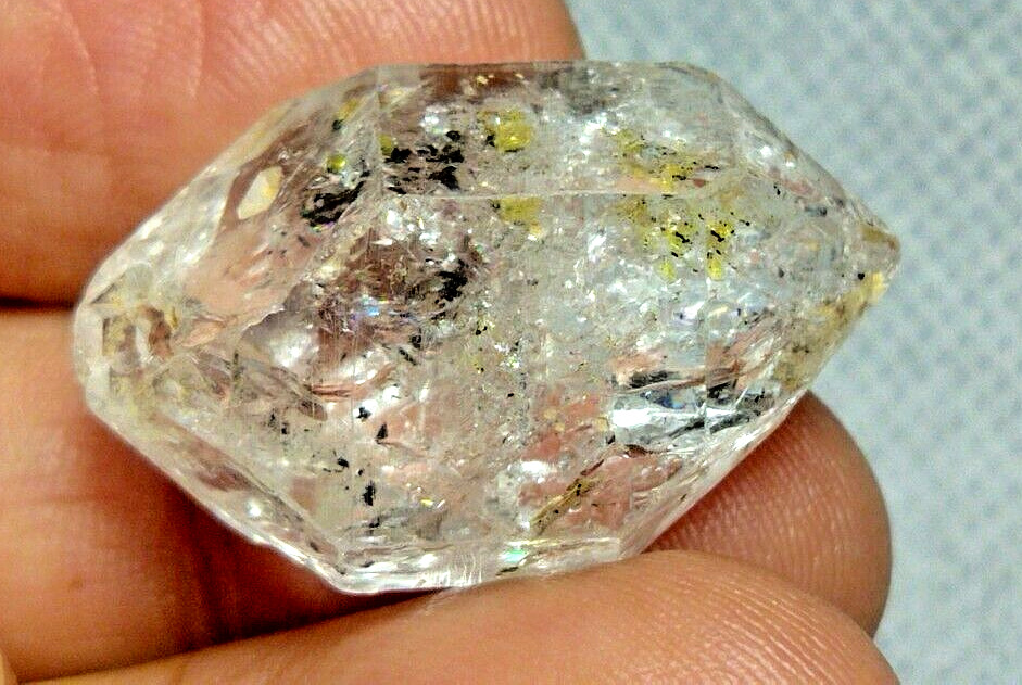 50 Cts Petroleum Quartz Crystal With Petroleum,Methane And Bitumen Inclusions