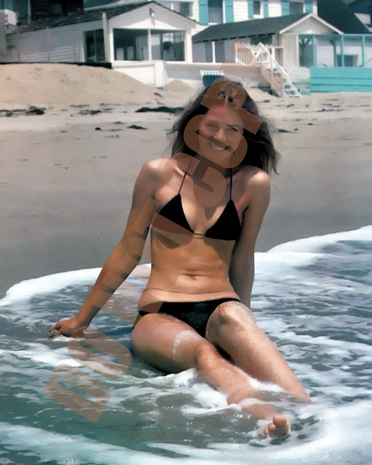 Lindsay Wagner The Bionic Woman On Beach Wearing a Sexy Bikini Pin-Up 8x10 Photo