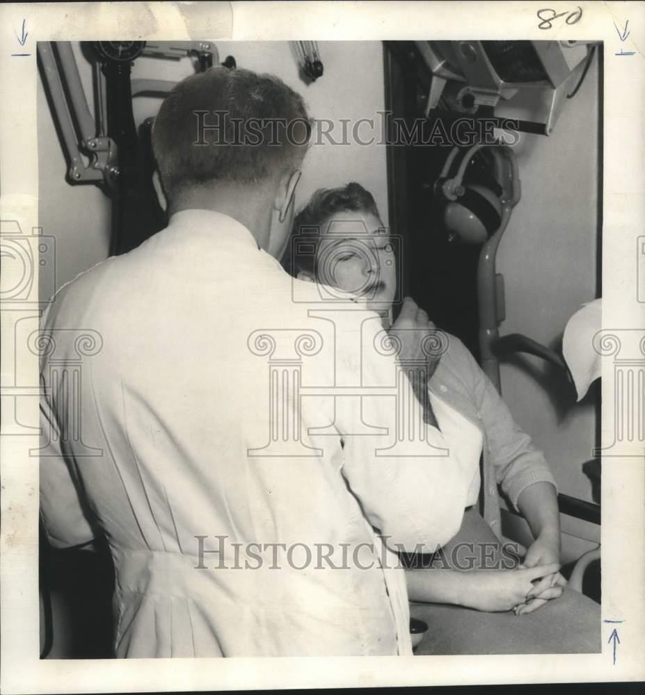 1957 Press Photo Patient Sheila Katz Hypnotized to Eliminate Anesthetic