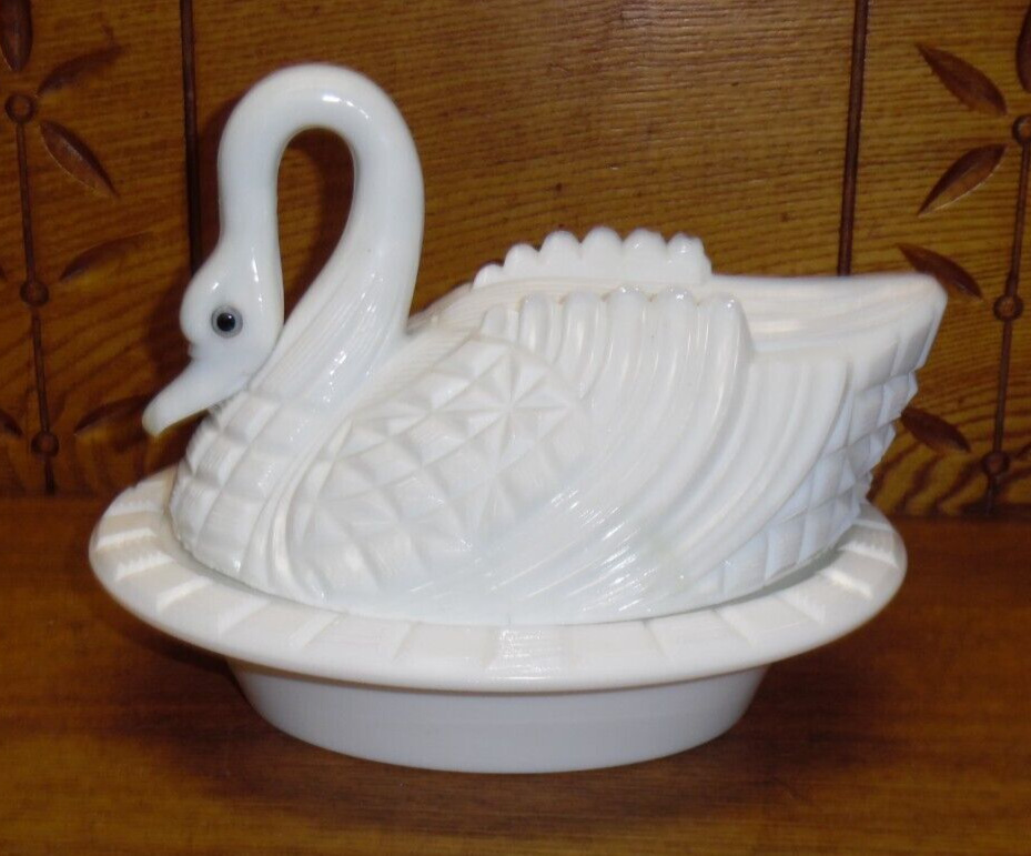 Vintage Challinor Taylor Block Milk Glass Swan On Nest - Lid Is Sloppy Fit
