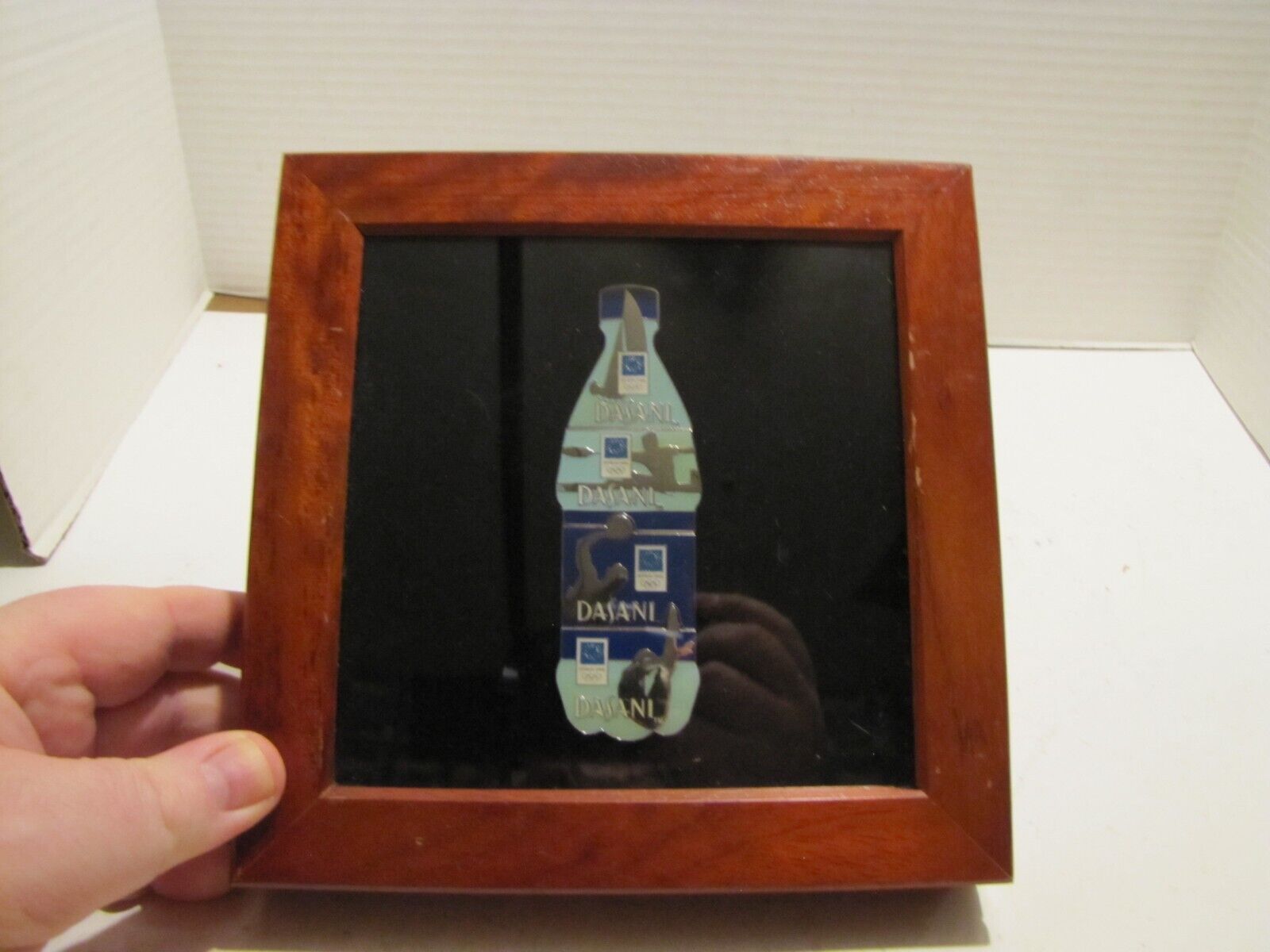 ATHENS OLYMPICS DASANI WATER COCA COLA 4 PIN BOTTLE PUZZLE ATHLETES IN WOOD BOX