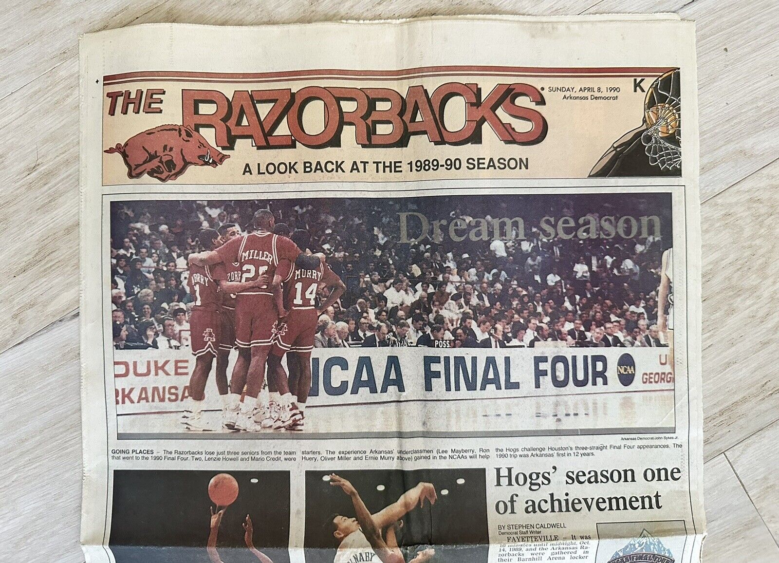 Arkansas Razorbacks Basketball SWC 1989-1990 Season Newspaper Insert 4/8/1990