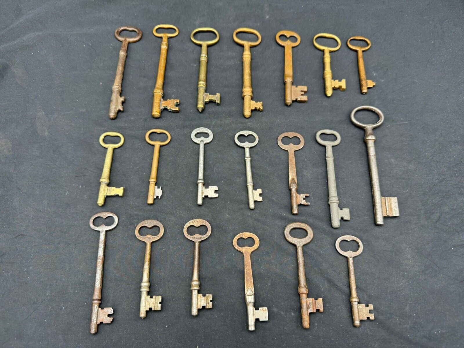 Lot of 20 Antique Vintage skeleton keys