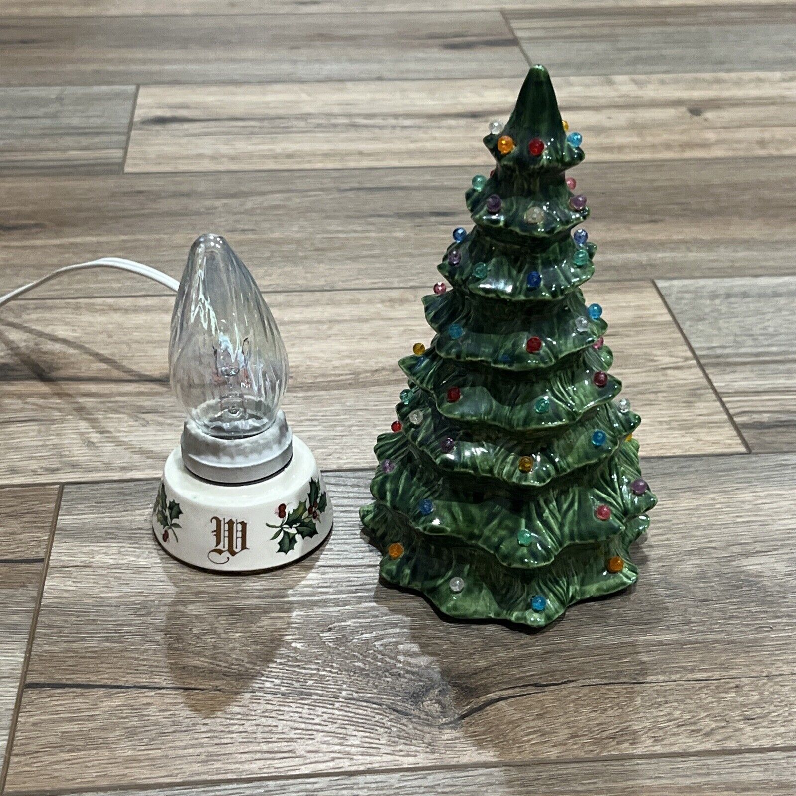 Vintage 1978 Ceramic Light Up Green Christmas Tree W Holly Base & Bulb 9” W Logo